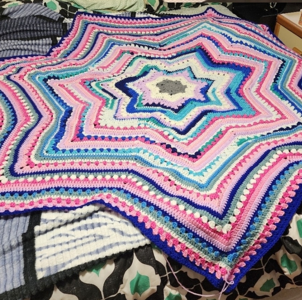 Colorful Star Pattern Crochet Blanket